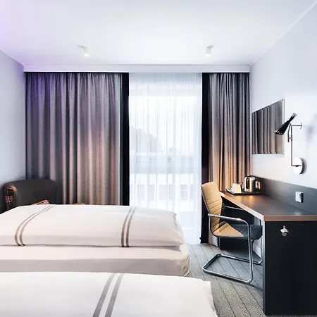 Premier Centre Hotel *